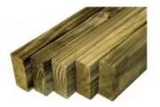 montantes de madeira tratada